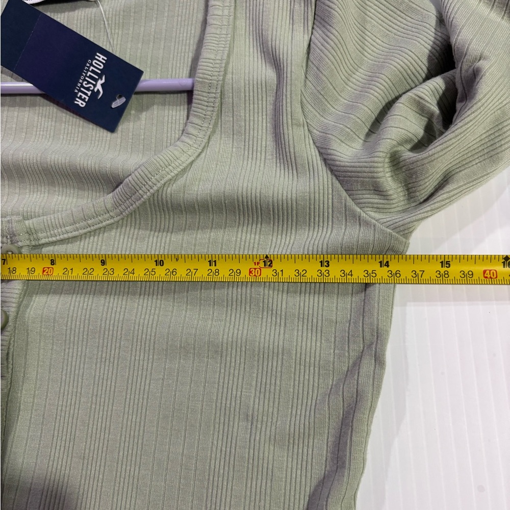 Hollister Women’s Light Green Ribbed Button-Down Crop Top Shirt Size XS NWT - Picture 5 of 7
